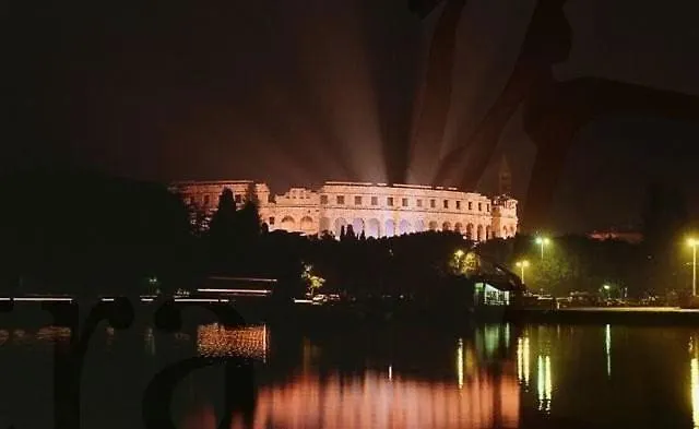 萨里奇公寓酒店