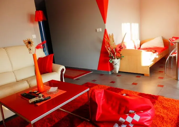 萨里奇公寓酒店 *