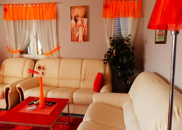 萨里奇公寓酒店 *