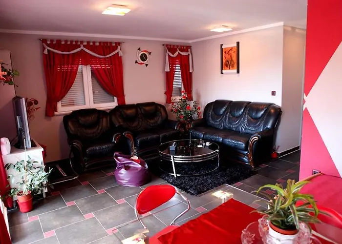 萨里奇公寓酒店 *