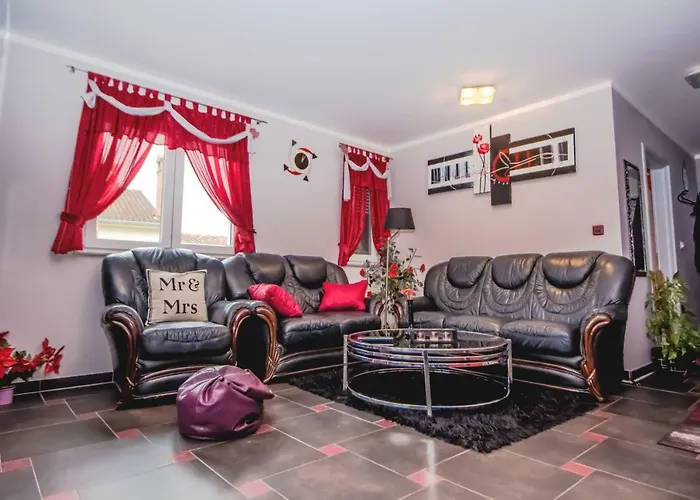 萨里奇公寓酒店 *