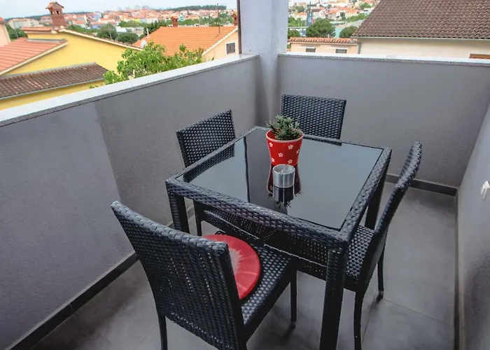 萨里奇公寓酒店 *